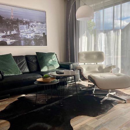 Living At Saarpartments -Adultsonly- 2 Bedrooms, Kitchen - Business & Holiday Apartments For Long- And Short Term Stay, 3 Min To Train Station, Secure E-Bike Parking! Saarbrucken Bagian luar foto