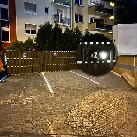 Living At Saarpartments -Adultsonly- 2 Bedrooms, Kitchen - Business & Holiday Apartments For Long- And Short Term Stay, 3 Min To Train Station, Secure E-Bike Parking! Saarbrucken Bagian luar foto