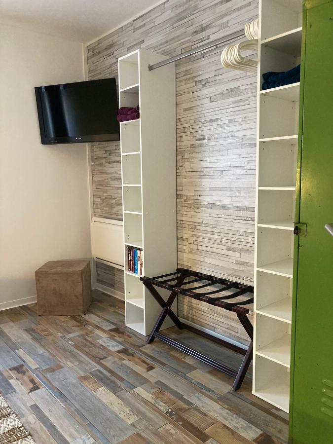 Living At Saarpartments -Adultsonly- 2 Bedrooms, Kitchen - Business & Holiday Apartments For Long- And Short Term Stay, 3 Min To Train Station, Secure E-Bike Parking! Saarbrucken Bagian luar foto