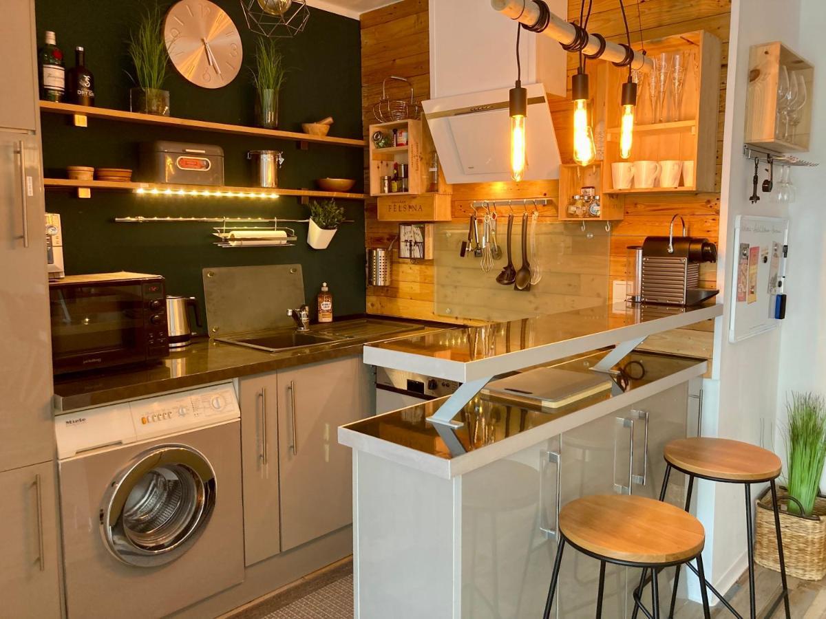 Living At Saarpartments -Adultsonly- 2 Bedrooms, Kitchen - Business & Holiday Apartments For Long- And Short Term Stay, 3 Min To Train Station, Secure E-Bike Parking! Saarbrucken Bagian luar foto