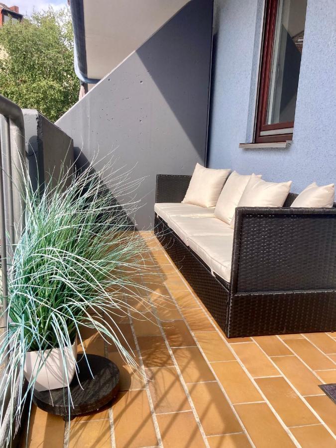 Living At Saarpartments -Adultsonly- 2 Bedrooms, Kitchen - Business & Holiday Apartments For Long- And Short Term Stay, 3 Min To Train Station, Secure E-Bike Parking! Saarbrucken Bagian luar foto