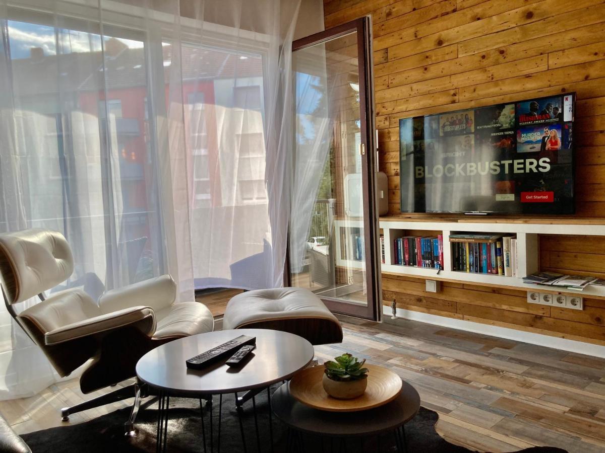 Living At Saarpartments -Adultsonly- 2 Bedrooms, Kitchen - Business & Holiday Apartments For Long- And Short Term Stay, 3 Min To Train Station, Secure E-Bike Parking! Saarbrucken Bagian luar foto