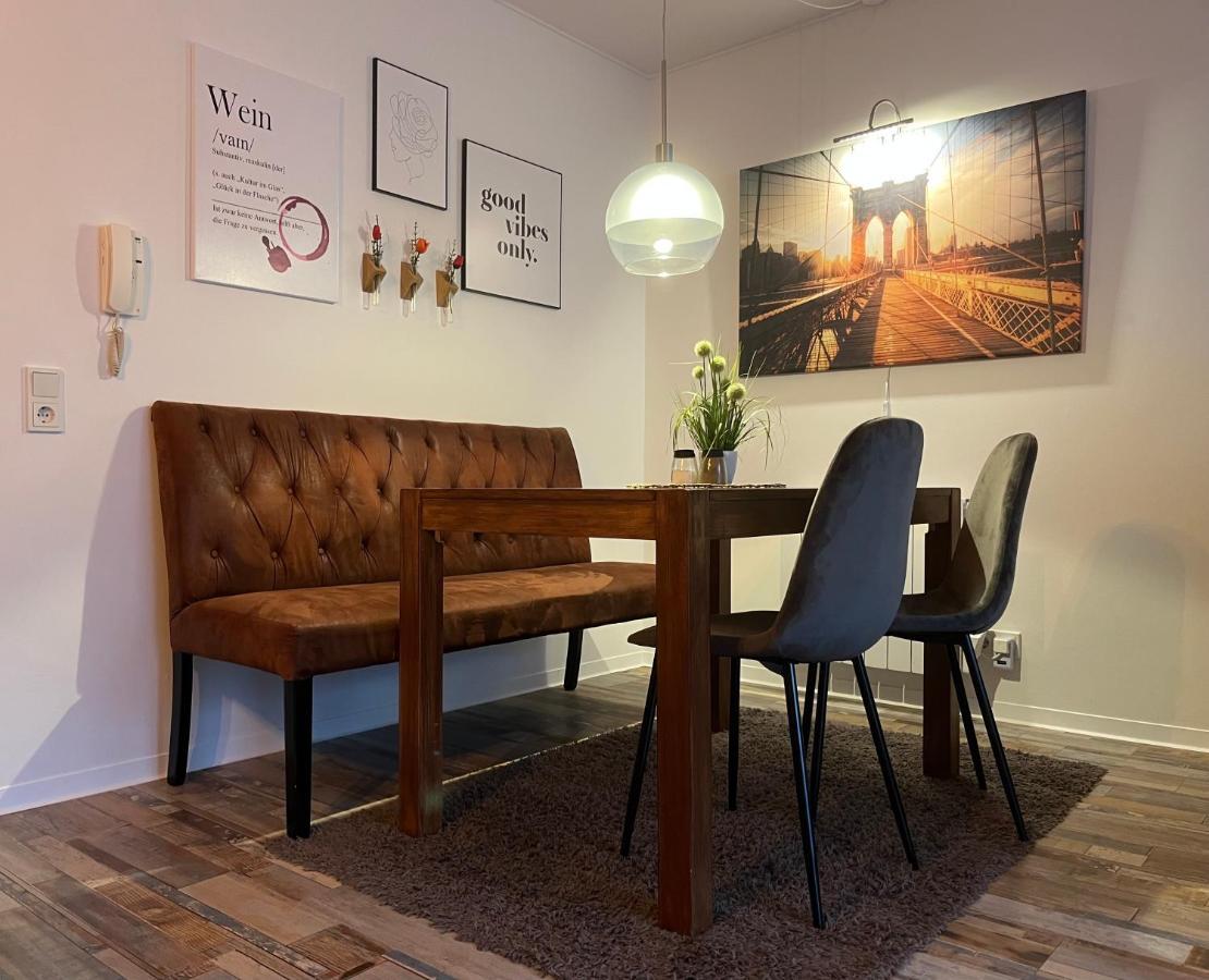 Living At Saarpartments -Adultsonly- 2 Bedrooms, Kitchen - Business & Holiday Apartments For Long- And Short Term Stay, 3 Min To Train Station, Secure E-Bike Parking! Saarbrucken Bagian luar foto