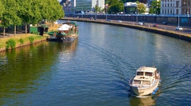 Living At Saarpartments -Adultsonly- 2 Bedrooms, Kitchen - Business & Holiday Apartments For Long- And Short Term Stay, 3 Min To Train Station, Secure E-Bike Parking! Saarbrucken Bagian luar foto
