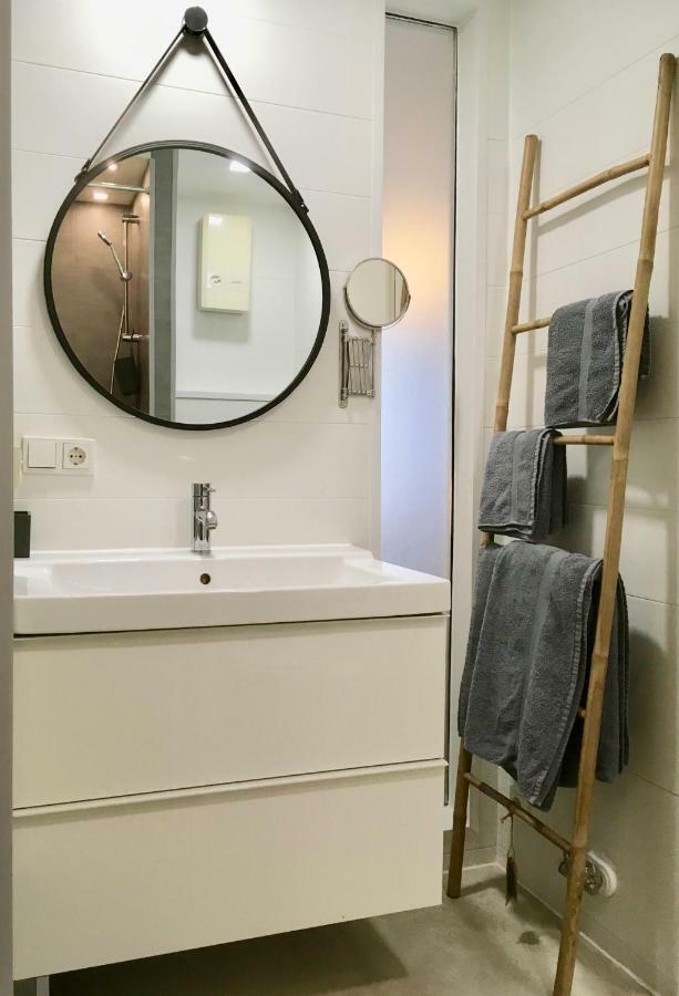 Living At Saarpartments -Adultsonly- 2 Bedrooms, Kitchen - Business & Holiday Apartments For Long- And Short Term Stay, 3 Min To Train Station, Secure E-Bike Parking! Saarbrucken Bagian luar foto